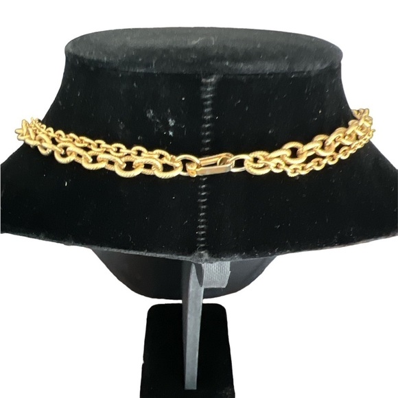 VINTAGE Gold Two Strand Faux Pearl Crab Necklace - Picture 6 of 8